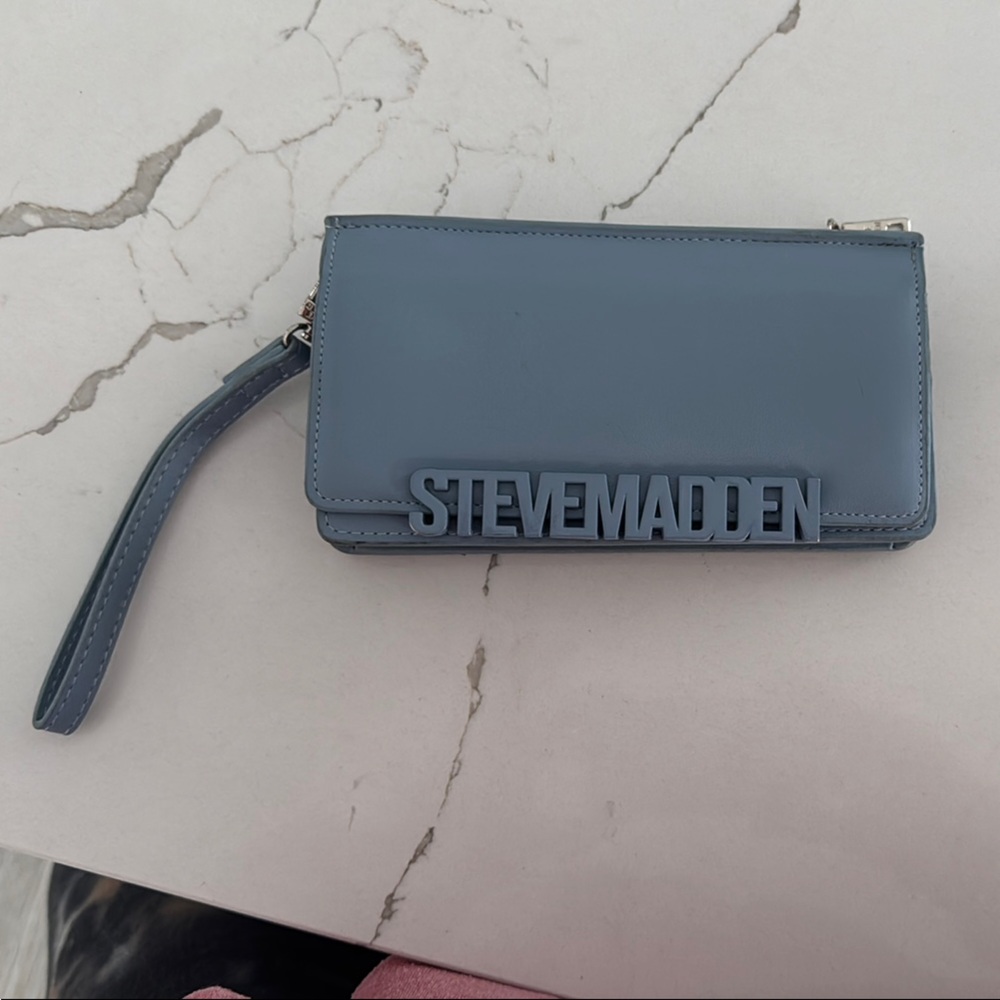 Steve Madden Blue Clutch with Smooth Texture and Zipper Closure